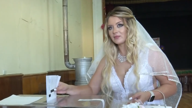 Младоженци от Великотърновско гласуваха навръх сватбата си