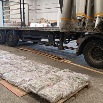 91 5 кг марихуана задържаха митнически служители при проверка на товарен