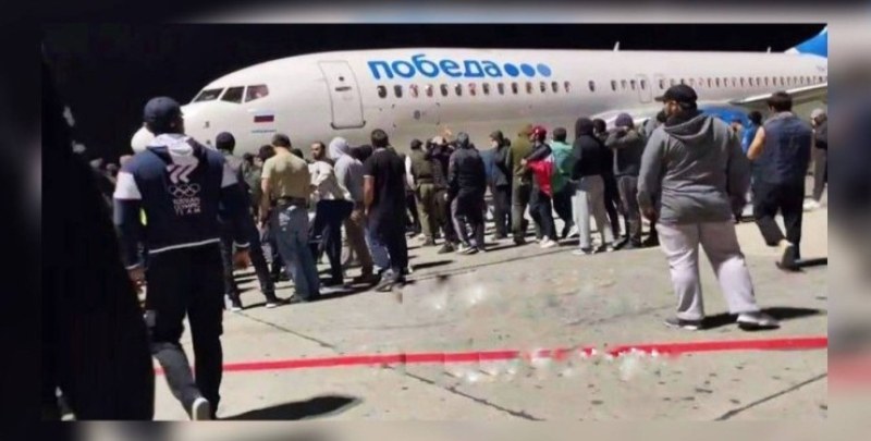 Задържаха десетки  след щурма на летище в Дагестан