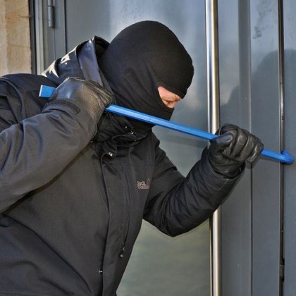 Притеснителен случай от Пловдив Мъж твърди че маскиран опитал да проникне