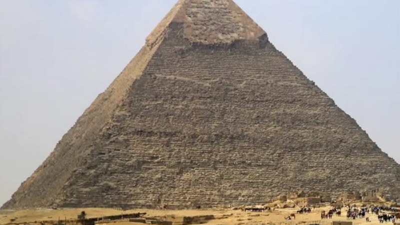 Когато чуете думата пирамиди, вероятно се сещате за емблематичните структури