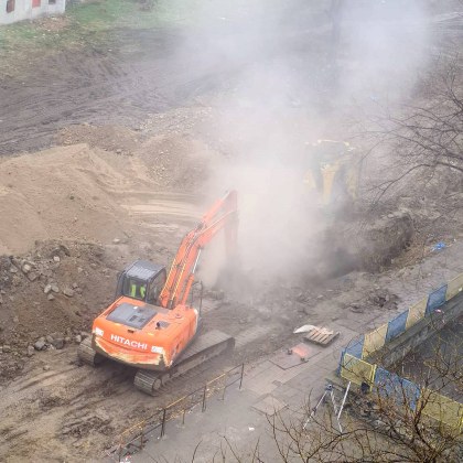 На метри от детска градина: Работници повредиха тръба на газопровод