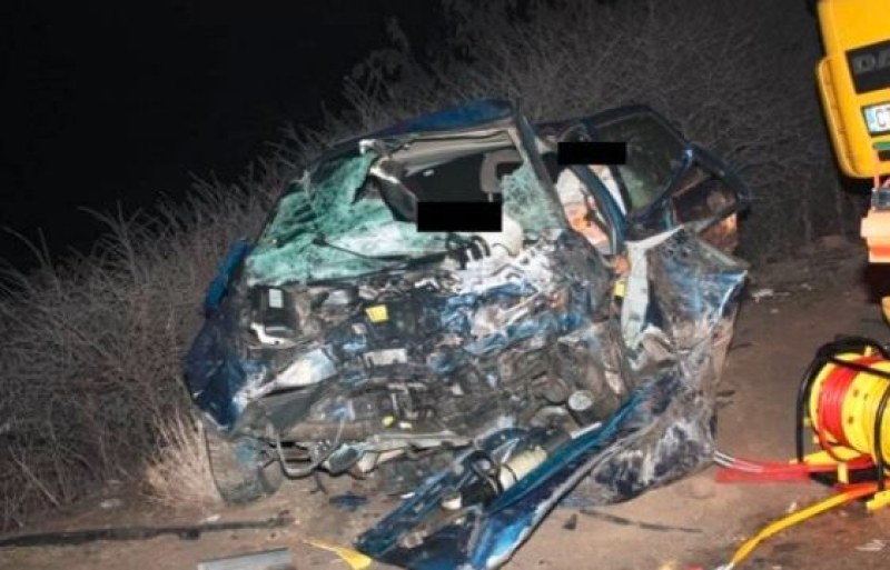 Шофьор загина при жестока катастрофа между камион и кола във