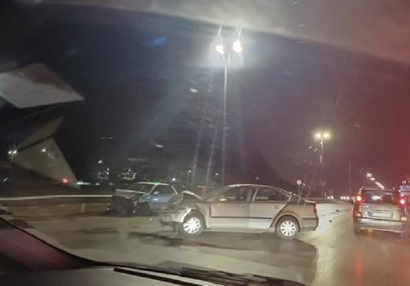 Катастрофа прати пътен работник в болница и блокира Околовръстното шосе