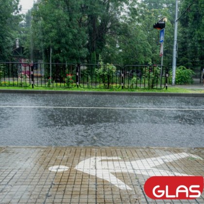 Дъжд, гръмотевици и условия за градушки днес