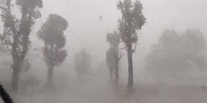 Мощна буря се разрази днес и в Казанлък. Пороен дъжд,