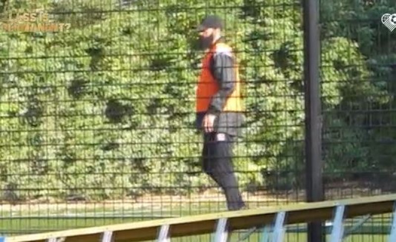 Дегизираха Бербатов като чичка, игра срещу нищо неподозиращи аматьори