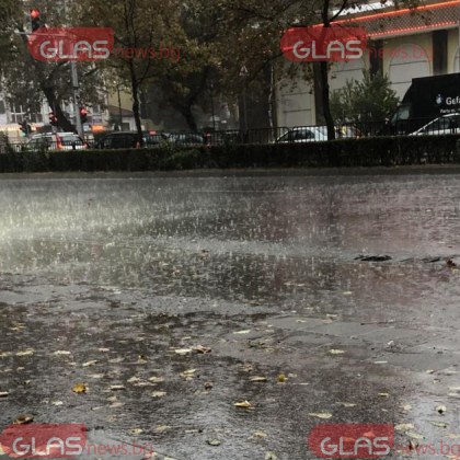 Проливен дъжд вали в Пловдив В този момент сериозни количества