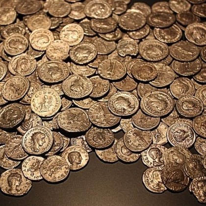 Водолаз откри десетки хиляди древни бронзови монети край бреговете на