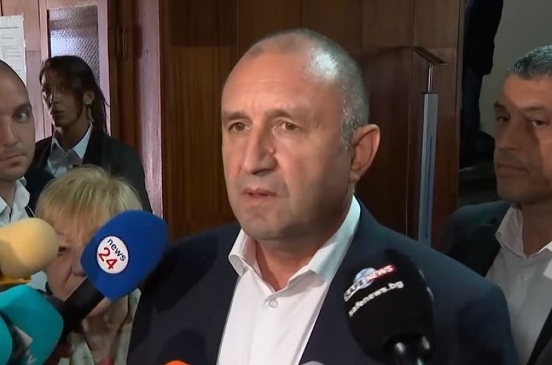Радев призова за анализ на ниската активност на балотажа