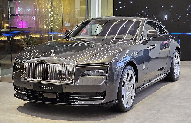 Българин си купи един от първите Rolls-Royce Spectre в света