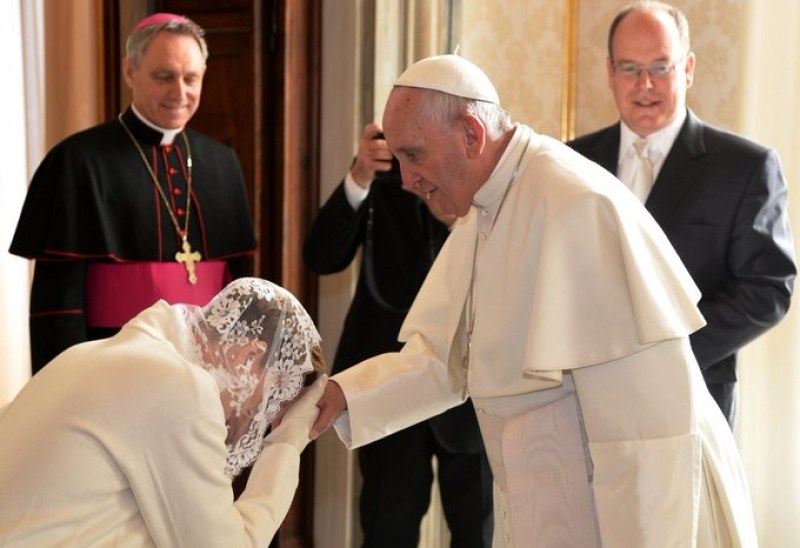 Жените, които имат право да носят бяло пред папата