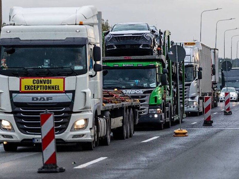 Превозвачи от Полша блокираха движението на камиони на украинската граница.