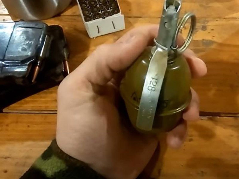 Помощникът на Залужни загина, докато показваше на сина си подарена граната СНИМКА