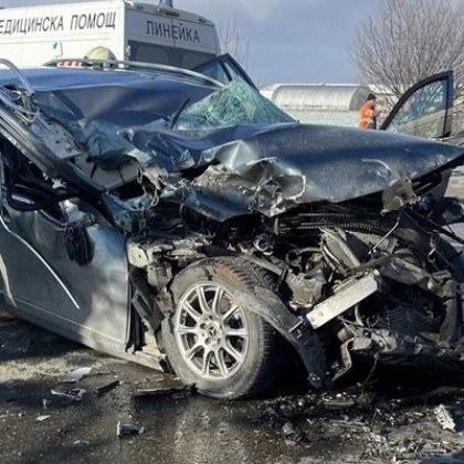 Тежка катастрофа между три автомобила е станала край Поморие днес