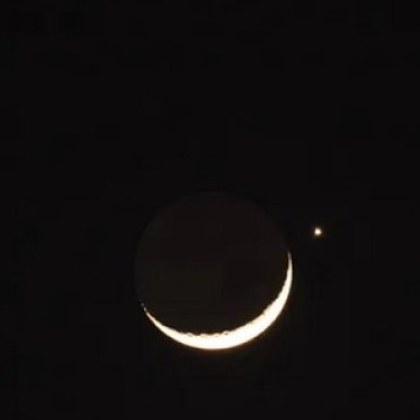 За да гледате как Луната се усмихва на Венера когато