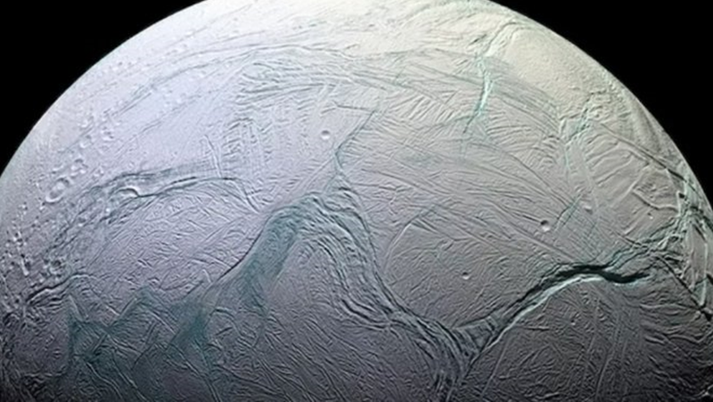 Всички градивни елементи на живота са открити на Енцелад СНИМКА