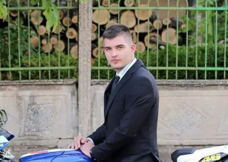 19-годишният Калин, обединил цяла България, има нужда от помощ СНИМКИ