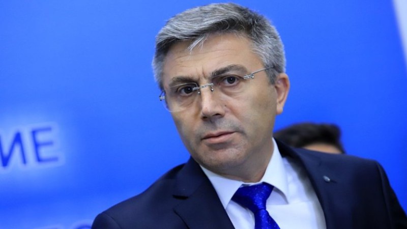 Карадайъ се появи, хвали Доган
