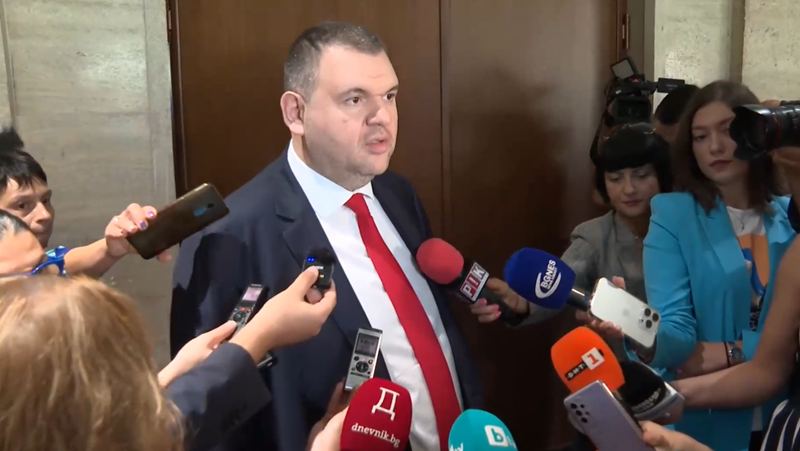Лидерът на парламентарната група на ДПС Делян Пеевски коментира случая