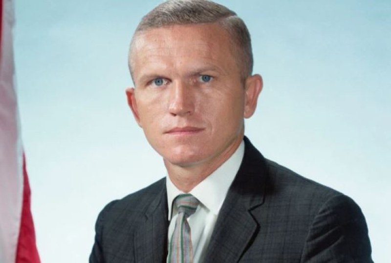 Почина командирът на първата пилотирана мисия около Луната