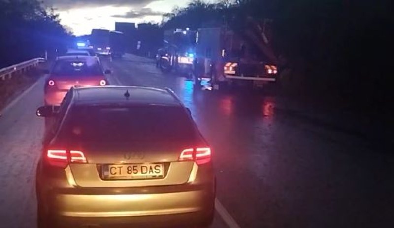 Катастрофа затвори движението по главен път София - Варна, в