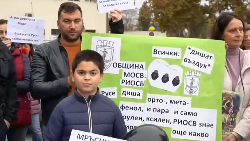 Протест срещу мръсния въздух затваря движението на 