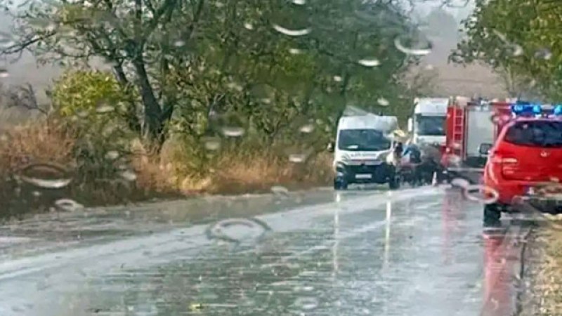 Борят се за живота на оцелелия в тежката катастрофа волейболист