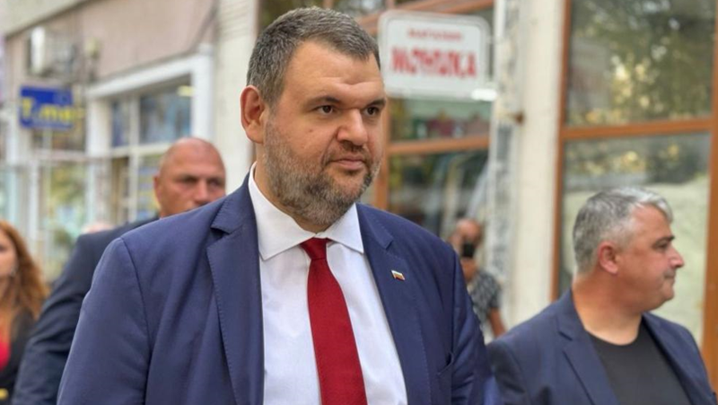 Пеевски: Денков да отговори чии интереси пази