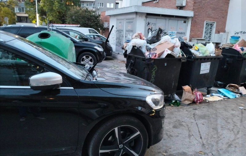 Джипът седи, а боклукът се трупа. Нормално ли е? СНИМКИ