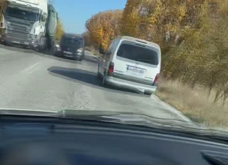 Неадекватно изпреварване едва не доведе до челен удар  ВИДЕО