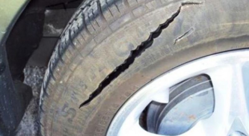 Шофьор завари автомобила си с нарязани гуми на 
