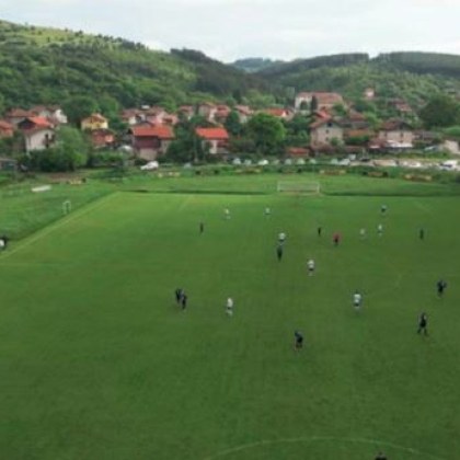 Преди дни футболният Черногорец Ноевци предложи терена си за европейската