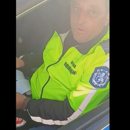 Шофьорка на камион потърси саморазправа с полицай за неправомерна санкция