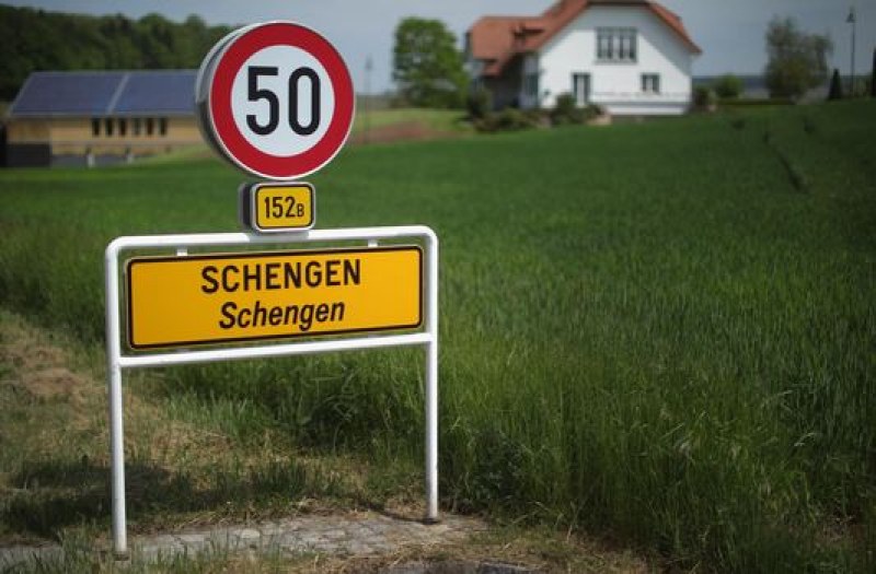 ЕНП иска Австрия да не спира България и Румъния за Шенген