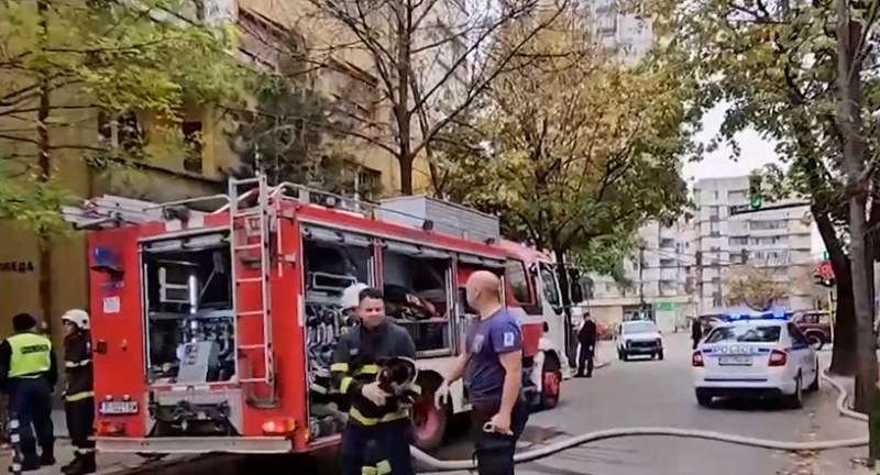 Пожар горя в центъра на Русе