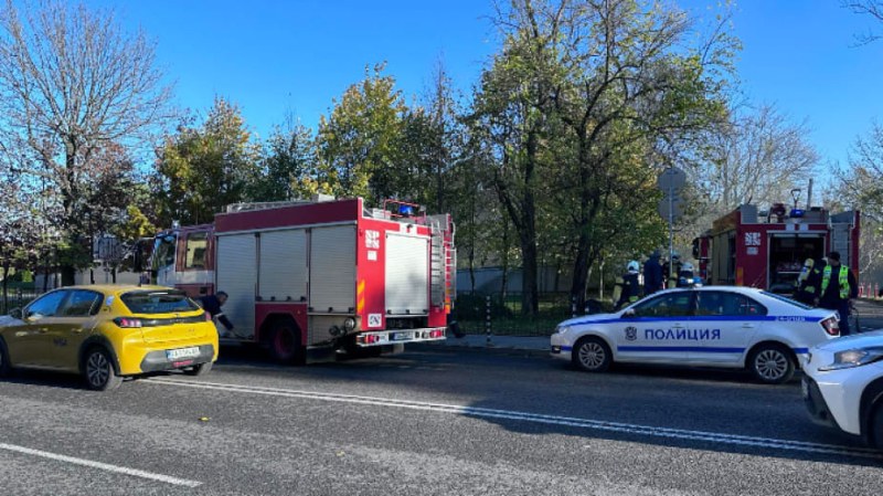 Кола с газова уредба се запали в буферен паркинг в София