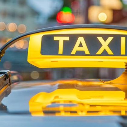 Жена е възмутена от некоректно отношение на таксиметров шофьор работещ