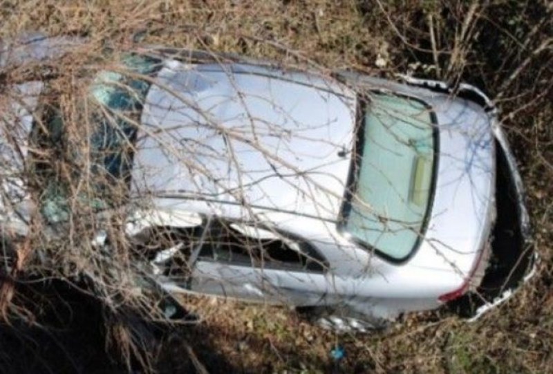 Кола падна в дере в Пазарджишко