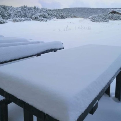 20 сантиметра сняг натрупа и в Пирин Дебела снежна покривка