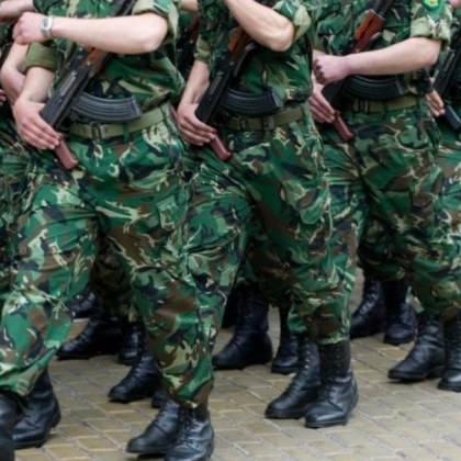 Обсъждат задължително военно обучение у нас