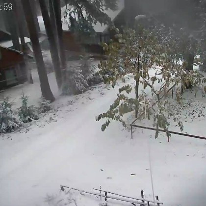 Първи сняг падна и в Родопите Още снощи снежна покривка
