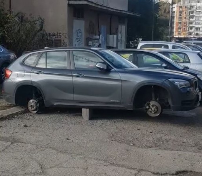 Нагло престъпление е извършено в София.Неизвестни лица откраднали четирите гуми