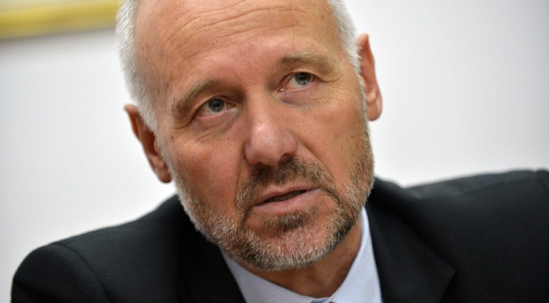 Кандидатите за държавни служители да преминават военна подготовка, иска Тагарев
