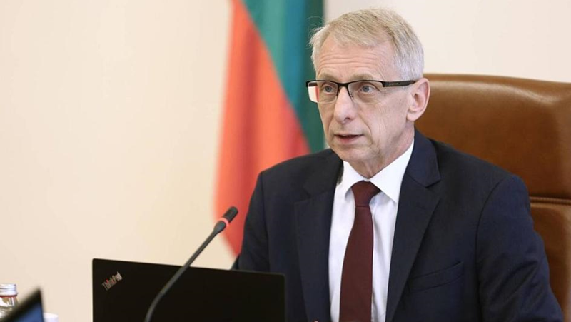 Отношението на Денков към МВР министъра ще зависи от реакцията му на насилието