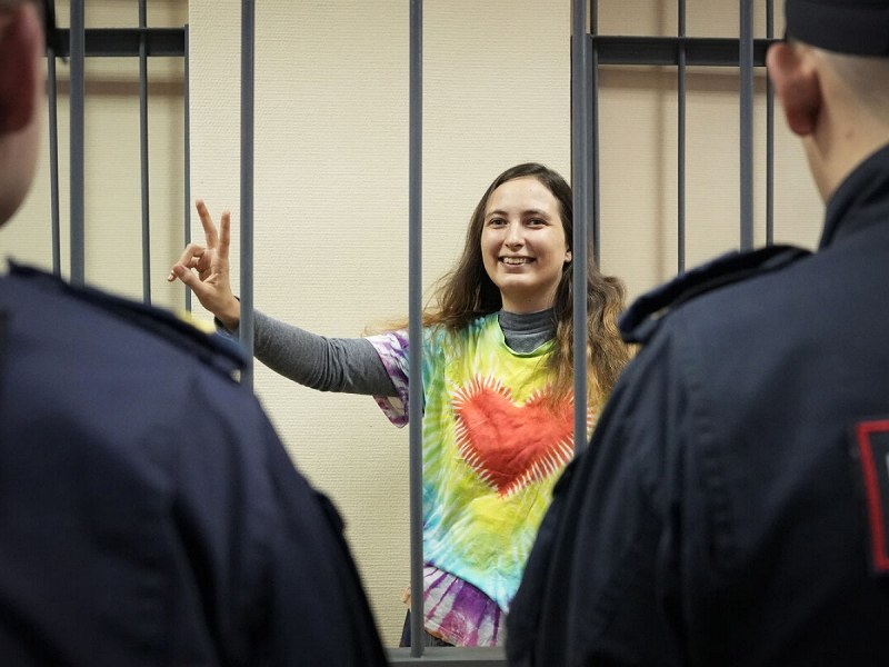 В четвъртък съдът в Санкт Петербург осъди художничката Саша Скочиленко на