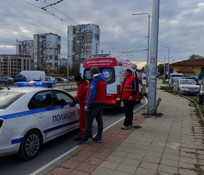 Блъснаха детска линейка, закупена с пари от капачки СНИМКА