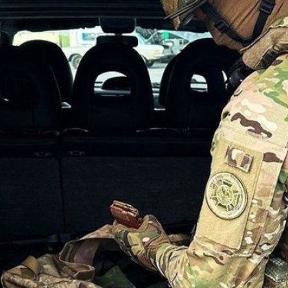 Украински военни опитаха да продадат „трофейни” оръжия от Бахмут СНИМКИ