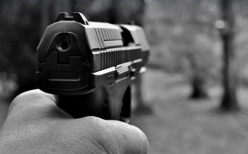 Охранител забрави пистолета си в тоалетна на бензиностанция в Благоевград,