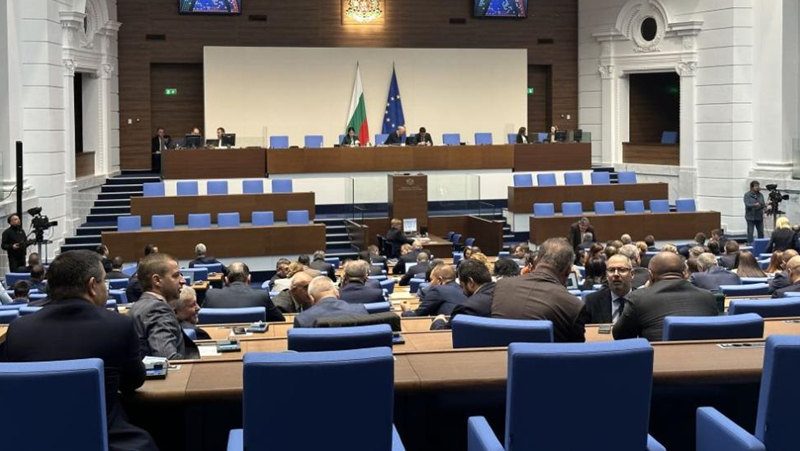 Продължаваме промяната - Демократична България внесе в деловодството на парламента